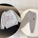 LV ルイヴィトン 子供服 セットアップ 子供服 セットアップ パーカー 長ズボン 秋服 あつたか カジュアル ナチュラル 長袖 暖かい 防寒 ゆったり 男の子キッズ こども 可愛い きれいめ //卒園式/入学式/パーティ 100 110 120 130 140 150 160cm